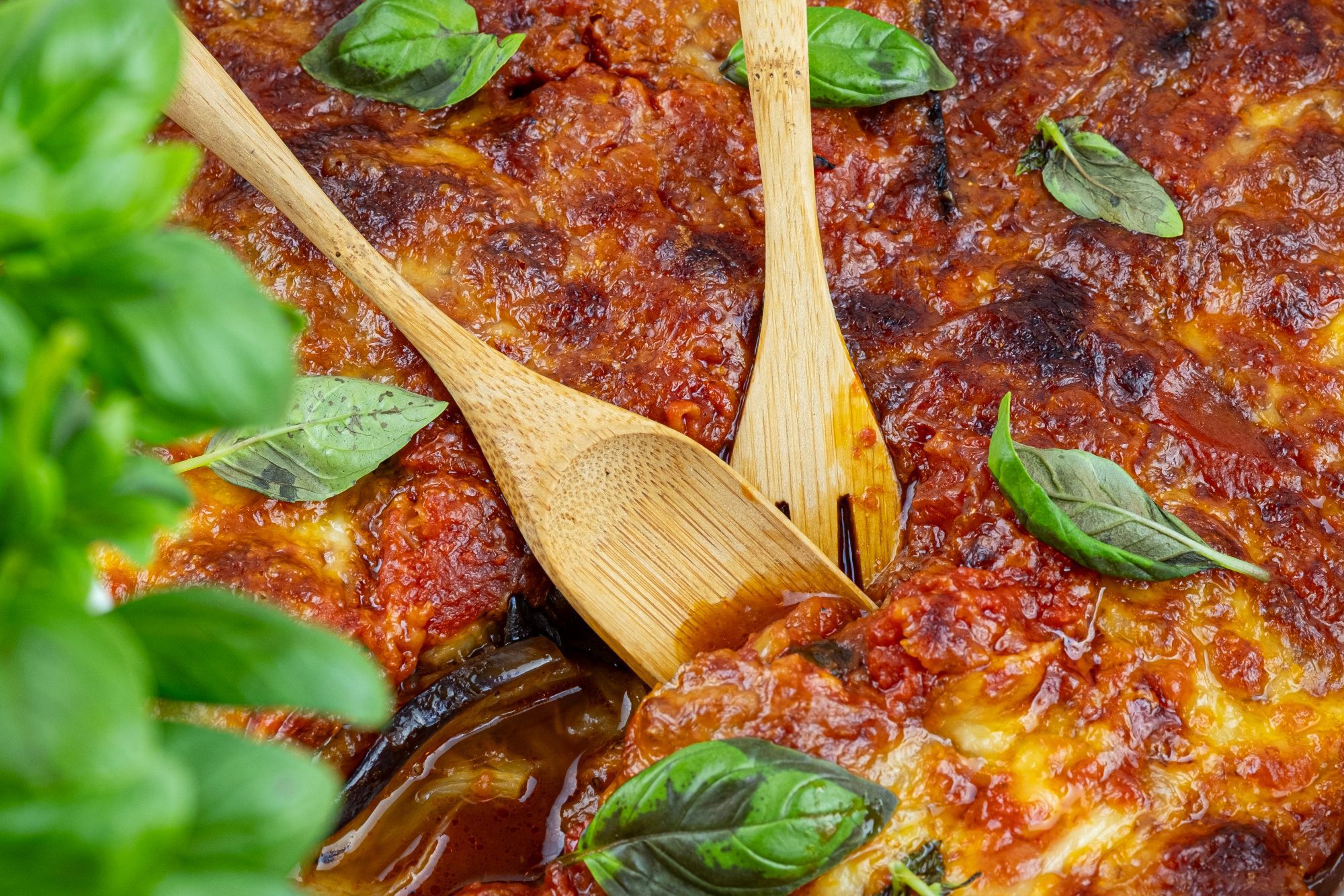 Ovenschotel, Gegrilde aubergines met tomatensaus