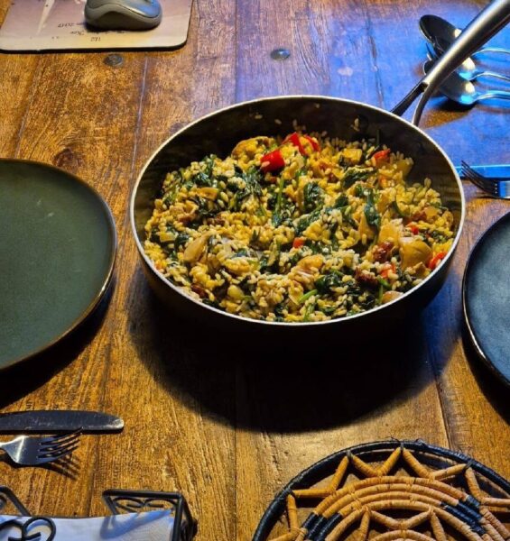Kippendijen met risotto en verse spinazie- foto van Bert