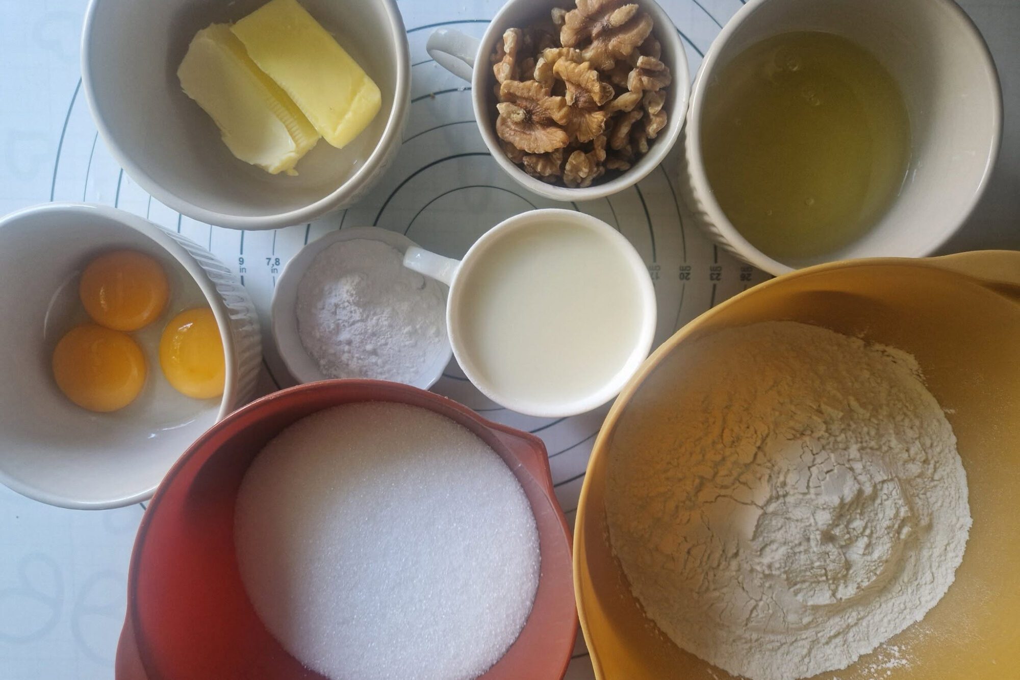 Ingrediënten voor 10 personen: Walnotencake van mijn moeder